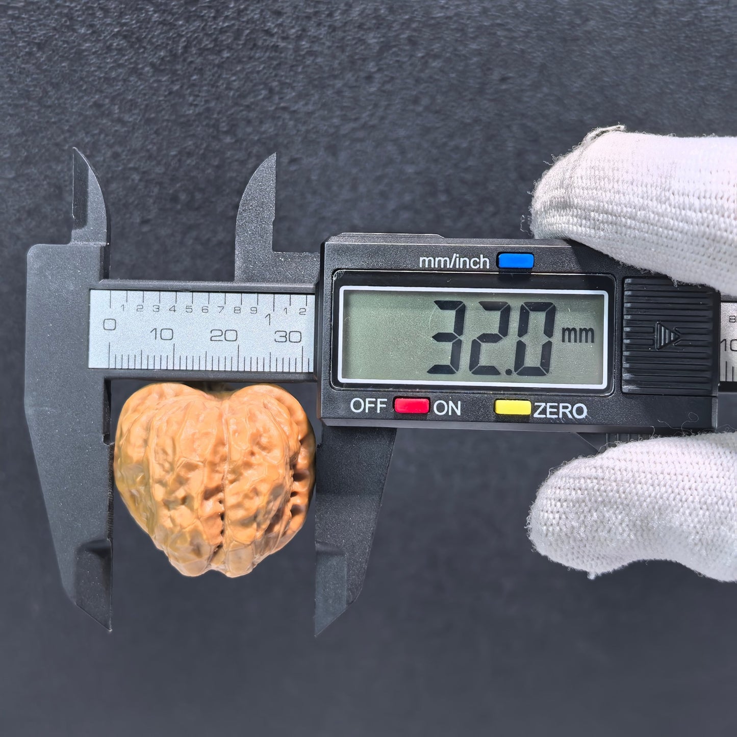 The "Jade Toad Crystal Frog" (Yu Chan Shui Jing Wa) Pair | 32.0mm x 35.0mm | W-511 - ThePatinaProject