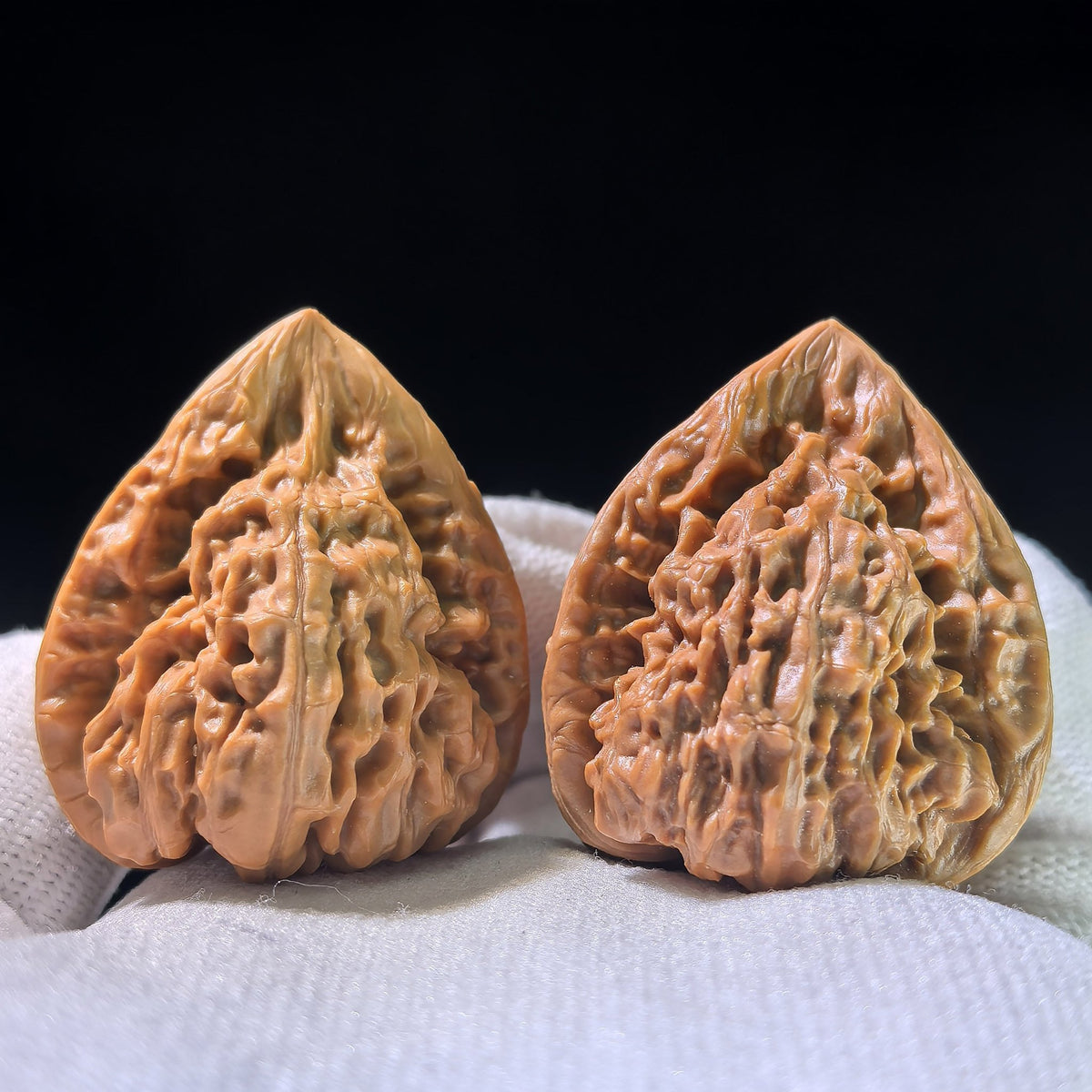 The "Seated Buddha" Guanmao Cross-Variety Pair | 34.0mm x 36.0mm | GMZF-1201E - ThePatinaProject