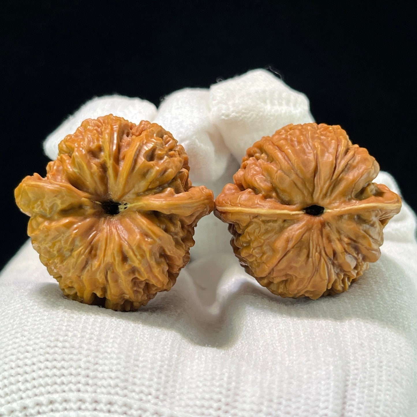 The "Starry-Sky Concave Peach-Heart" (Tao Xin Ao Di Man Tian Xing) Miniature Finger-Twirling Pair | 32.0mm x 31.0mm | TXADMTX-1003 - ThePatinaProject