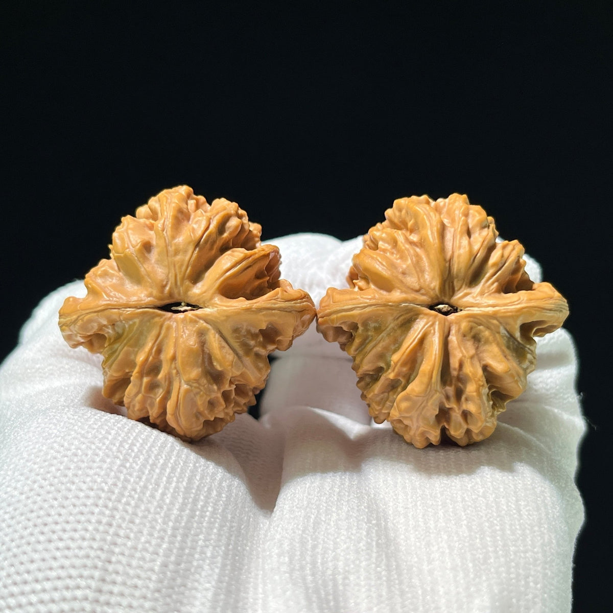 The Xia Yun Ling "Peach Heart" (Tao Xin) Pair | 36.0mm x 37.0mm | XYL-806 - ThePatinaProject