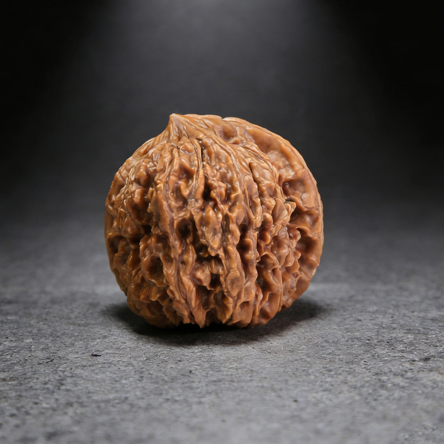 ThePatinaProject 137 "Yi San Qi" single walnut hand exerciser, 37mm diameter, made of wood for grip strengthening and hand exercises.