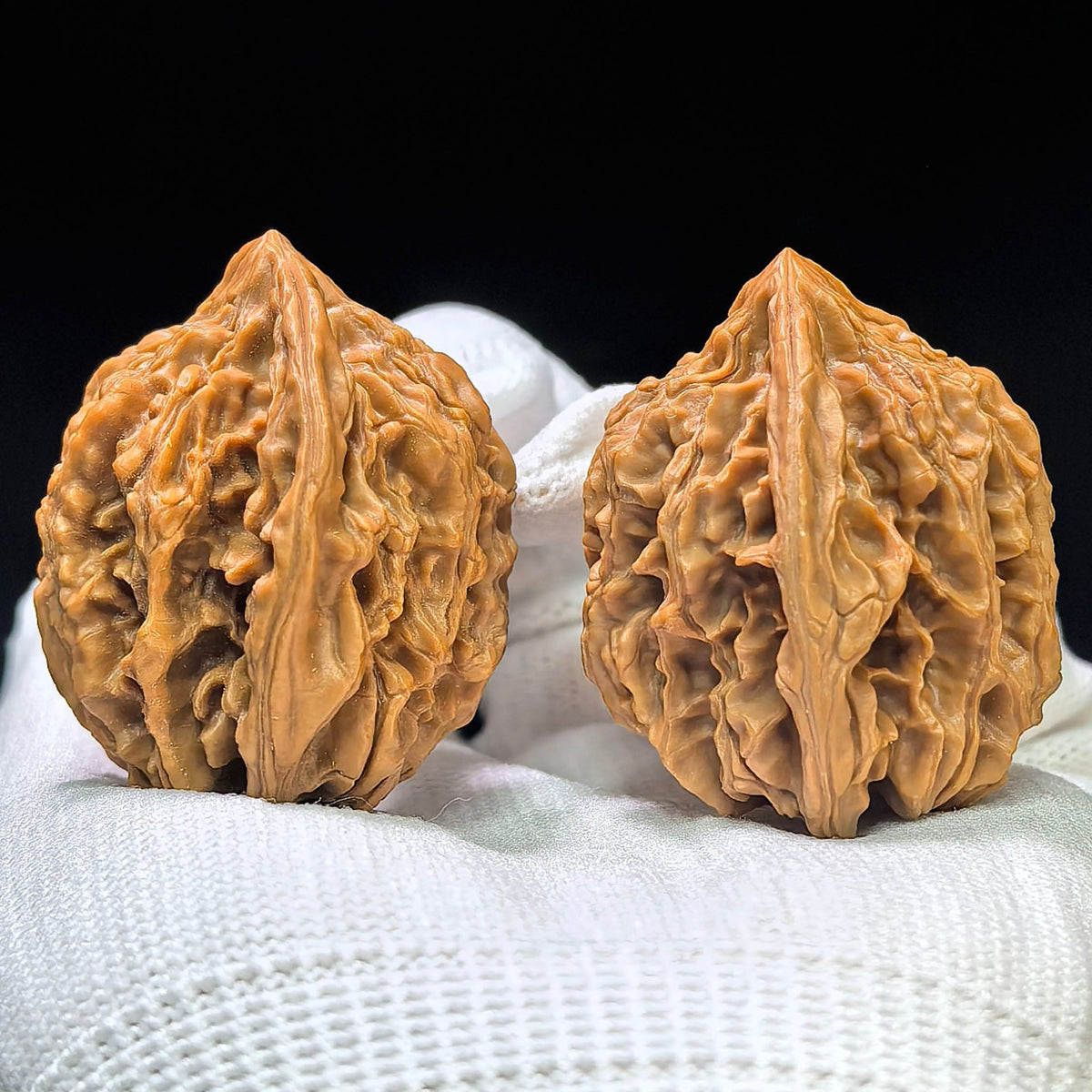"Tong Tian Ba" TTB-1602 Collector Lineage Wenwan Walnuts Pair | 36.0mm x 34.0mm | Stock ID: TTB-1602 - ThePatinaProject