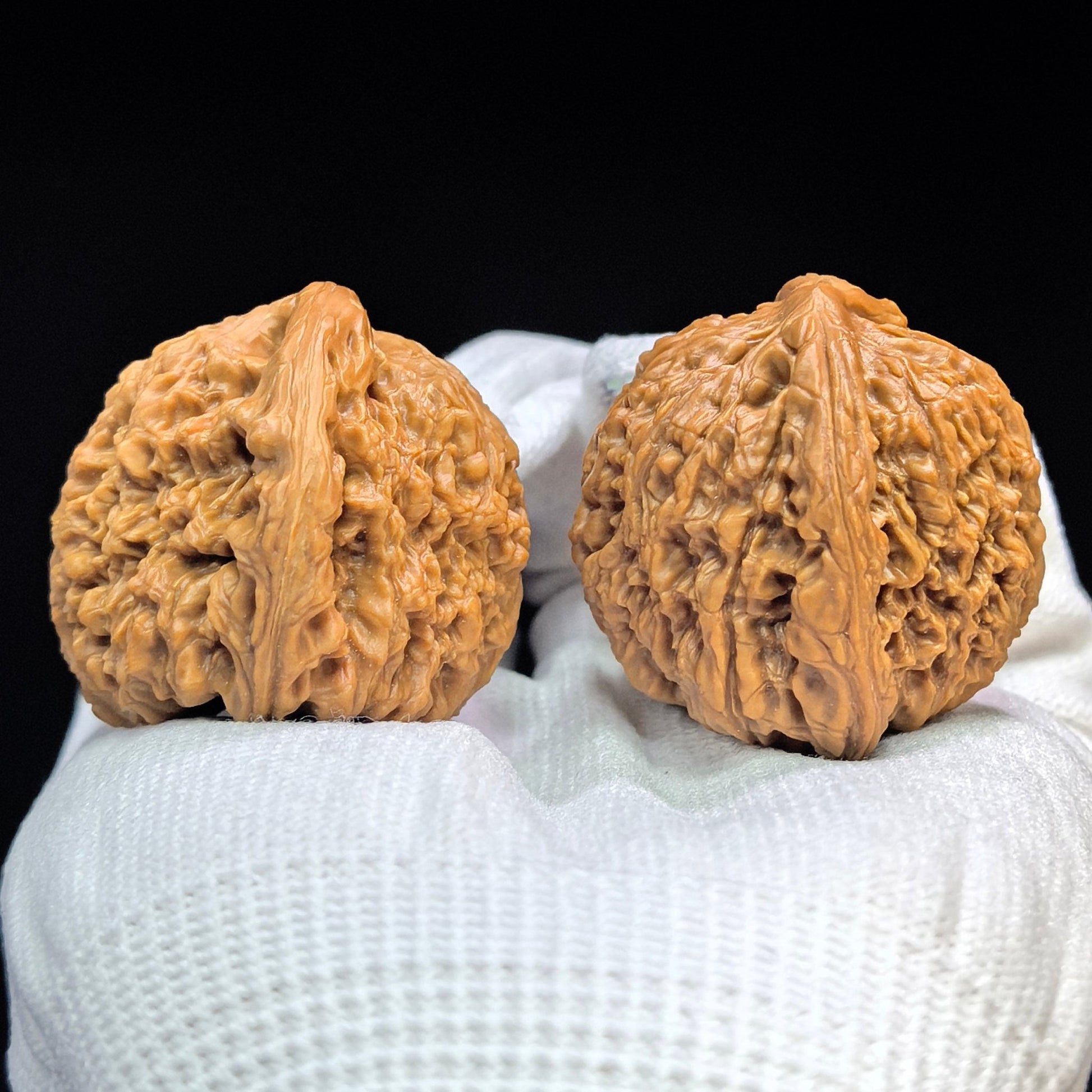 "Triangular Concave Base Nanjiangshi" Sanjiao Aodi Nanjiangshi NJS-1508C Low-Profile Wenwan Walnuts Pair | 41.0mm x 38.0mm | NJS-1508C - ThePatinaProject