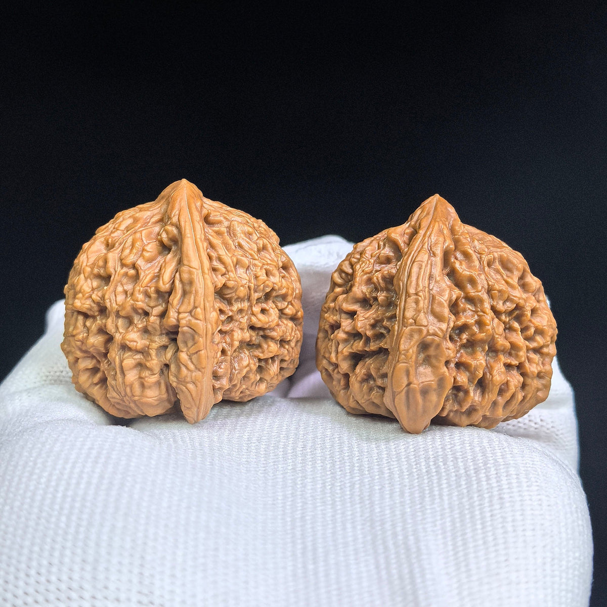 Triangular Nanjiangshi Wenwan Walnuts Pair | 36.0mm × 37.0mm | NJS-SY1I2 - ThePatinaProject