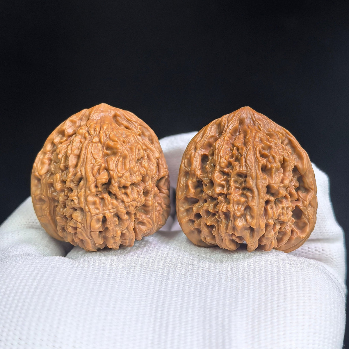 Triangular Nanjiangshi Wenwan Walnuts Pair | 36.0mm × 37.0mm | NJS-SY1I2 - ThePatinaProject