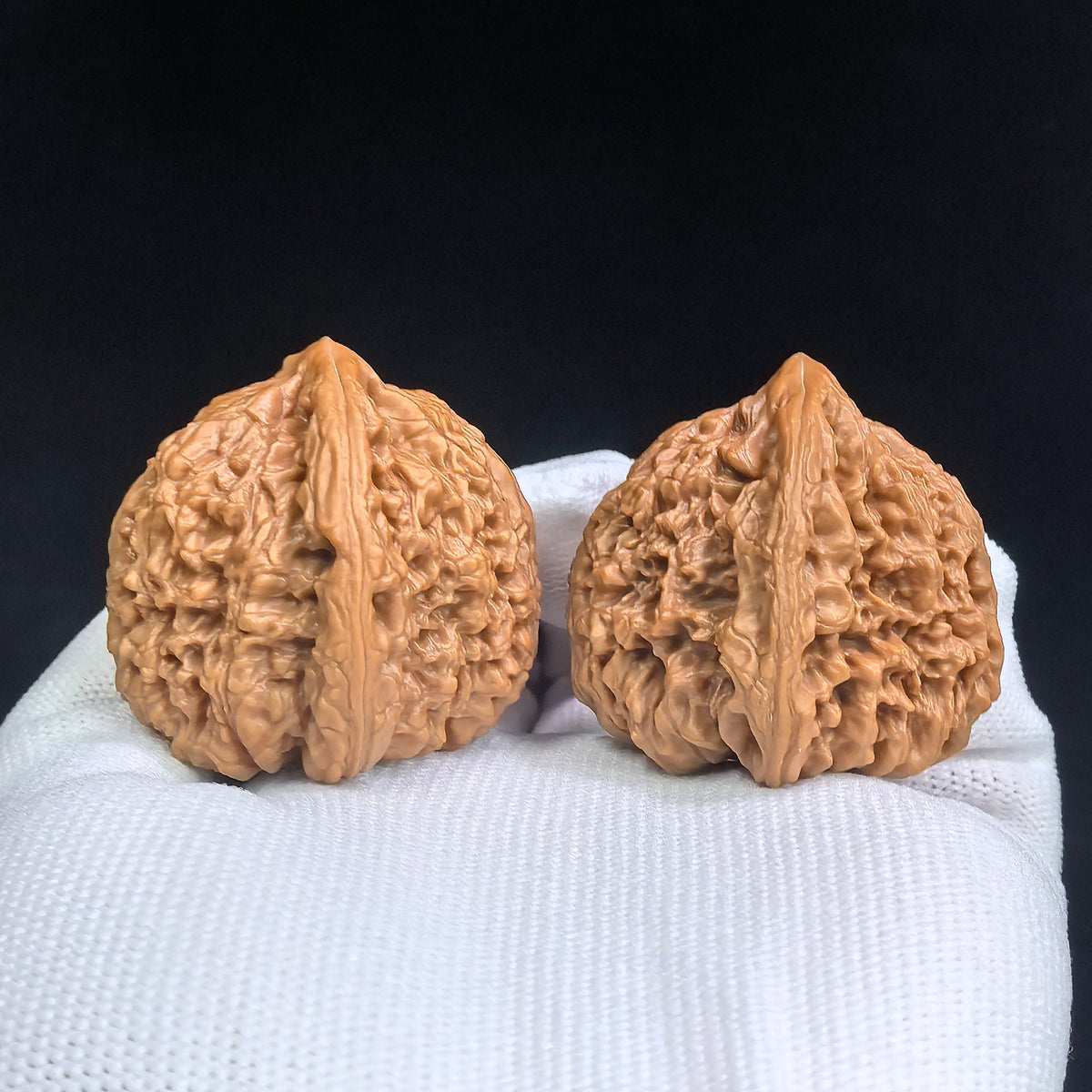 Triangular Nanjiangshi Wenwan Walnuts Pair | 36.0mm × 37.0mm | NJS-SY1I2 - ThePatinaProject