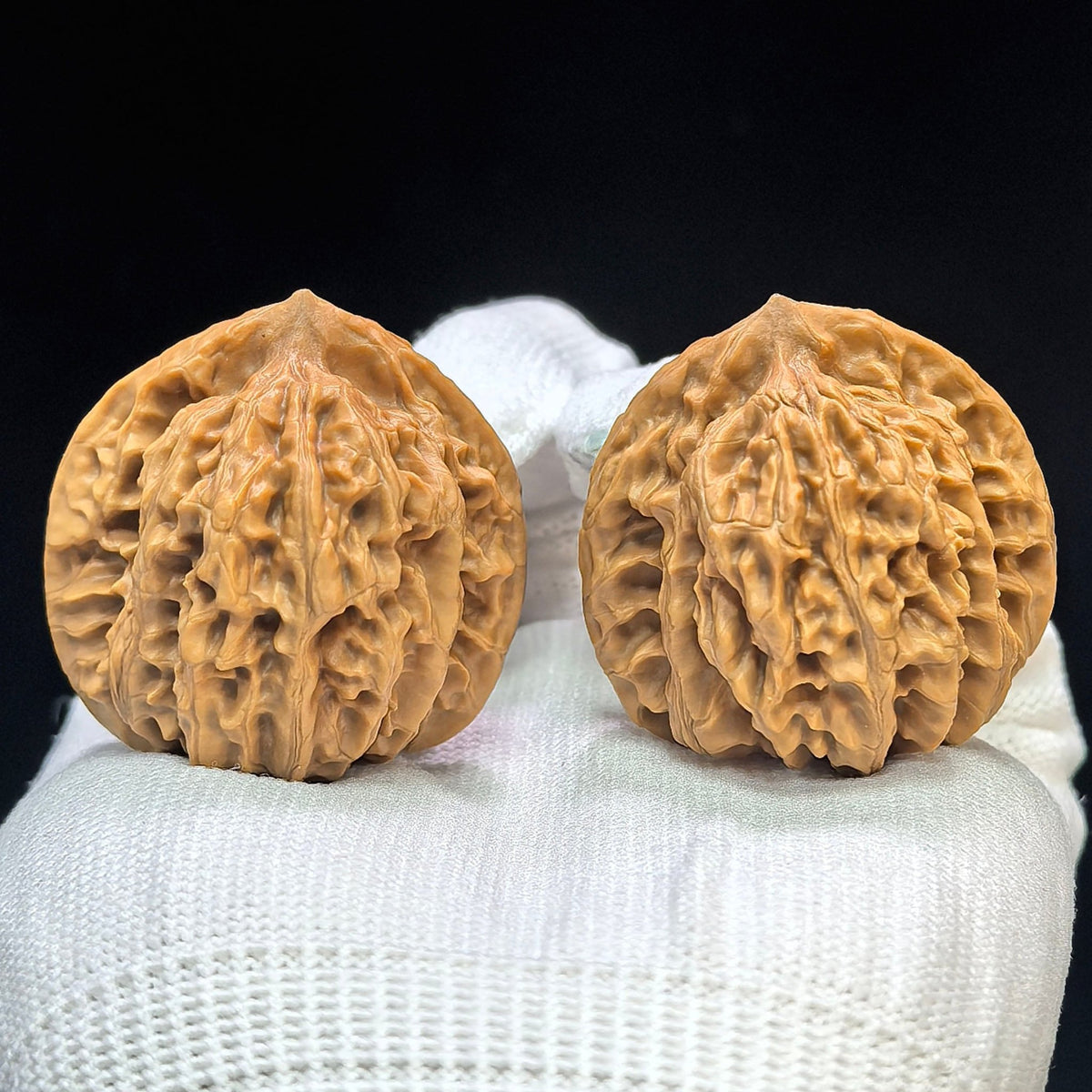 "Triangular Peach Heart Xiayunling" Sanjiao Taoxin Xiayunling XYL-1506C Low-Profile Wenwan Walnuts Pair | 37.0mm x 34.0mm | XYL-1506C - ThePatinaProject
