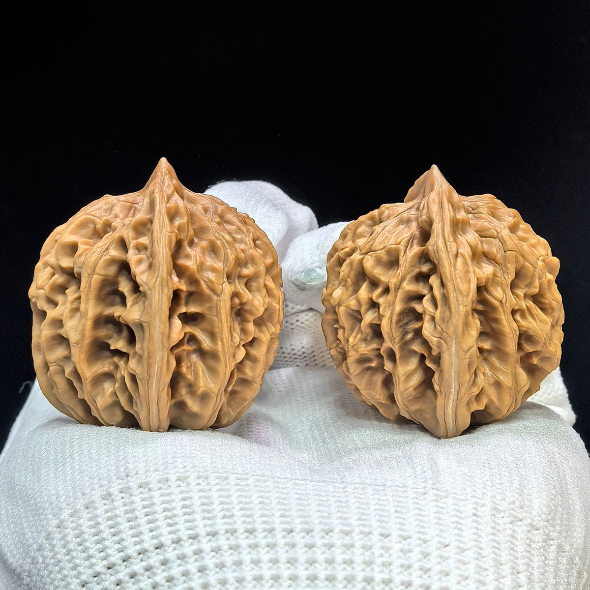 "Triangular Peach Heart Xiayunling" Sanjiao Taoxin Xiayunling XYL-1506C Low-Profile Wenwan Walnuts Pair | 37.0mm x 34.0mm | XYL-1506C - ThePatinaProject