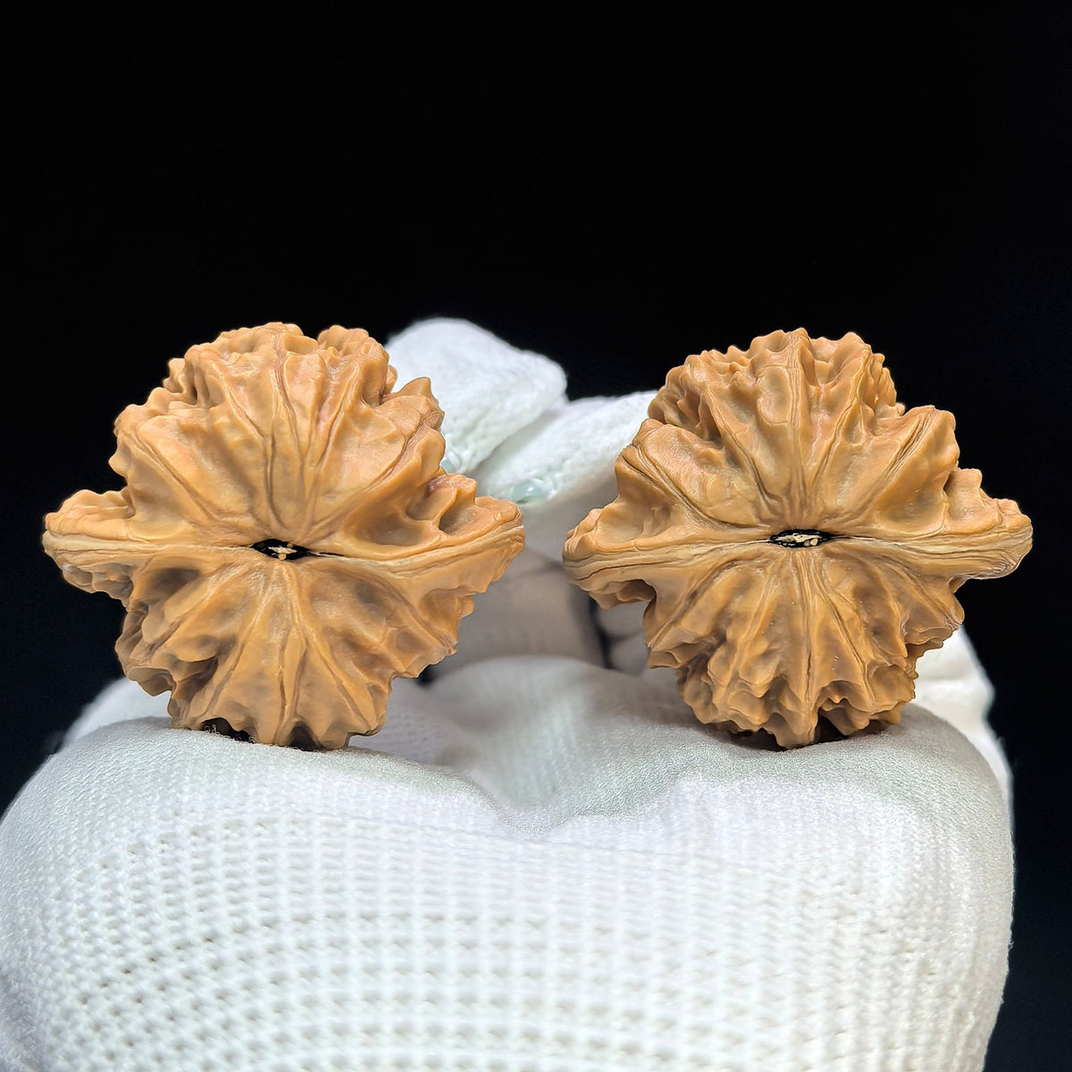 "Triangular Peach Heart Xiayunling" Sanjiao Taoxin Xiayunling XYL-1506C Low-Profile Wenwan Walnuts Pair | 37.0mm x 34.0mm | XYL-1506C - ThePatinaProject