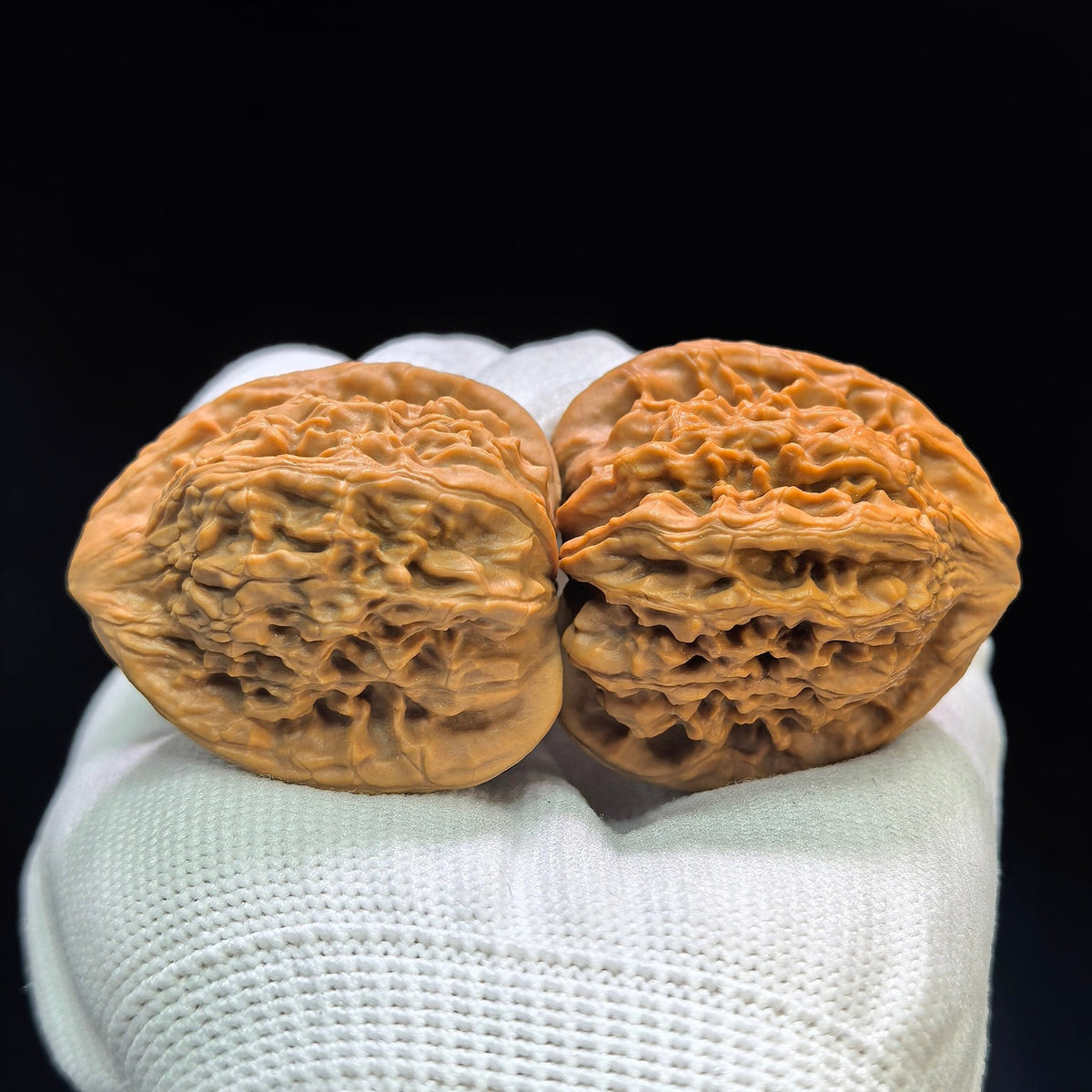 "Triangular Red Lionhead" Sanjiao Hongshizi SJHSZ-1601 Low-Profile Wenwan Walnuts Pair | 38.0mm x 37.0mm | SJHSZ-1601 - ThePatinaProject
