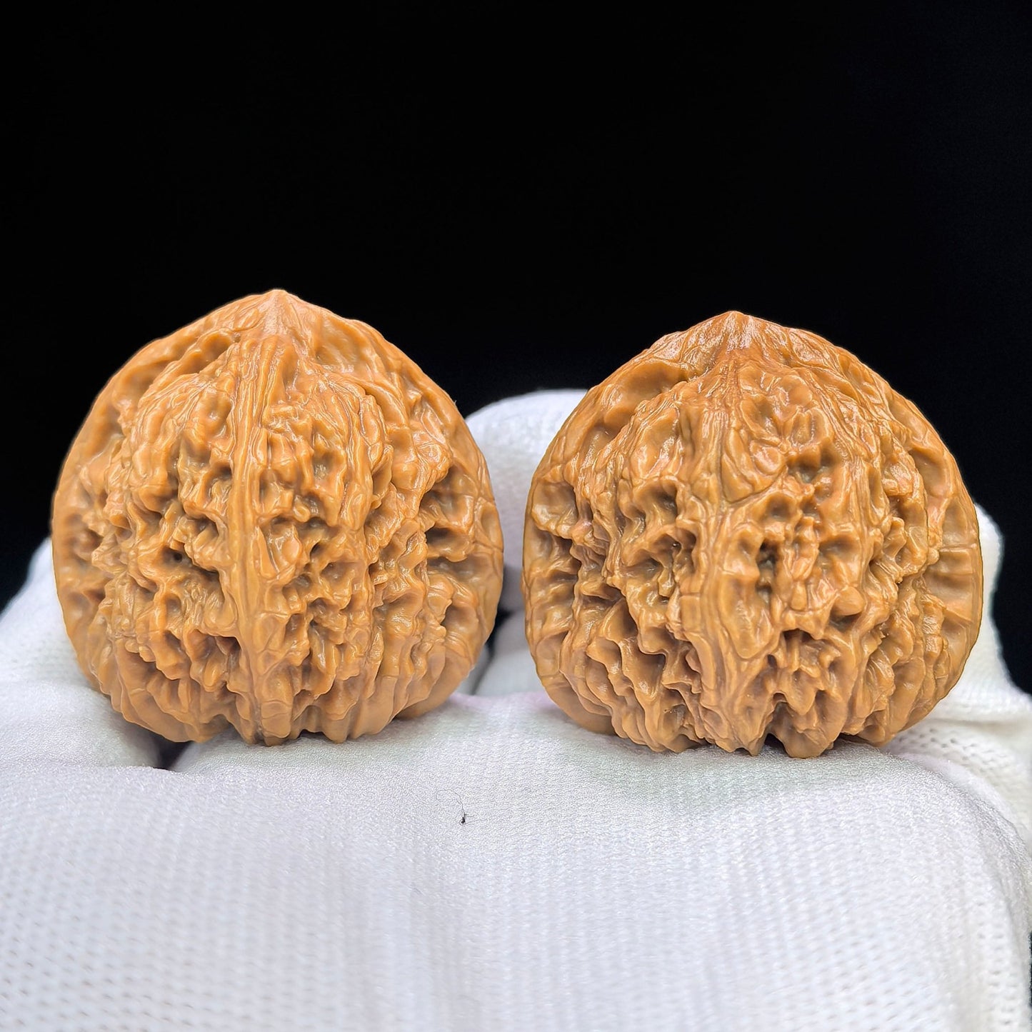 "Triangular Spherical Nanjiangshi" Sanjiao Qiuxing Nanjiangshi Low-Profile Wenwan Walnuts Pair | 39.0mm x 38.0mm | NJS-1510C - ThePatinaProject