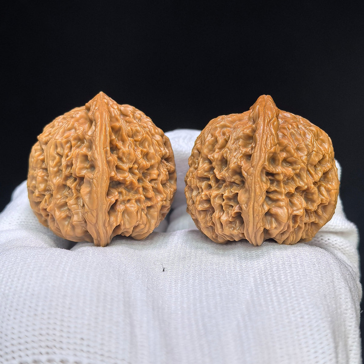 "Triangular Spherical Nanjiangshi" Sanjiao Qiuxing Nanjiangshi Low-Profile Wenwan Walnuts Pair | 39.0mm x 38.0mm | NJS-1510C - ThePatinaProject