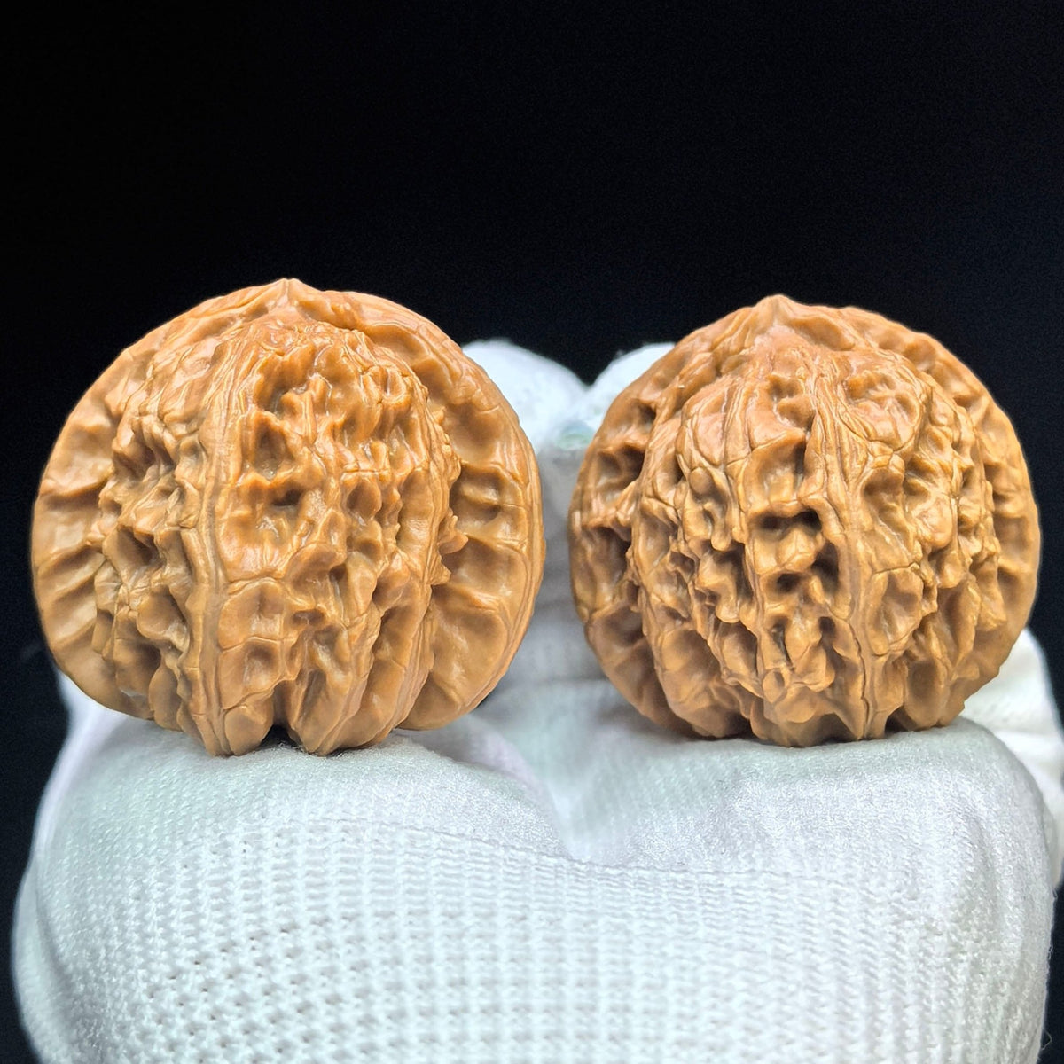 "Triangular Spherical White Lion" Sanjiao Qiuxing Baishizi Low-Profile Wenwan Walnuts Pair | 40.0mm x 40.0mm | BSJ-1502C - ThePatinaProject