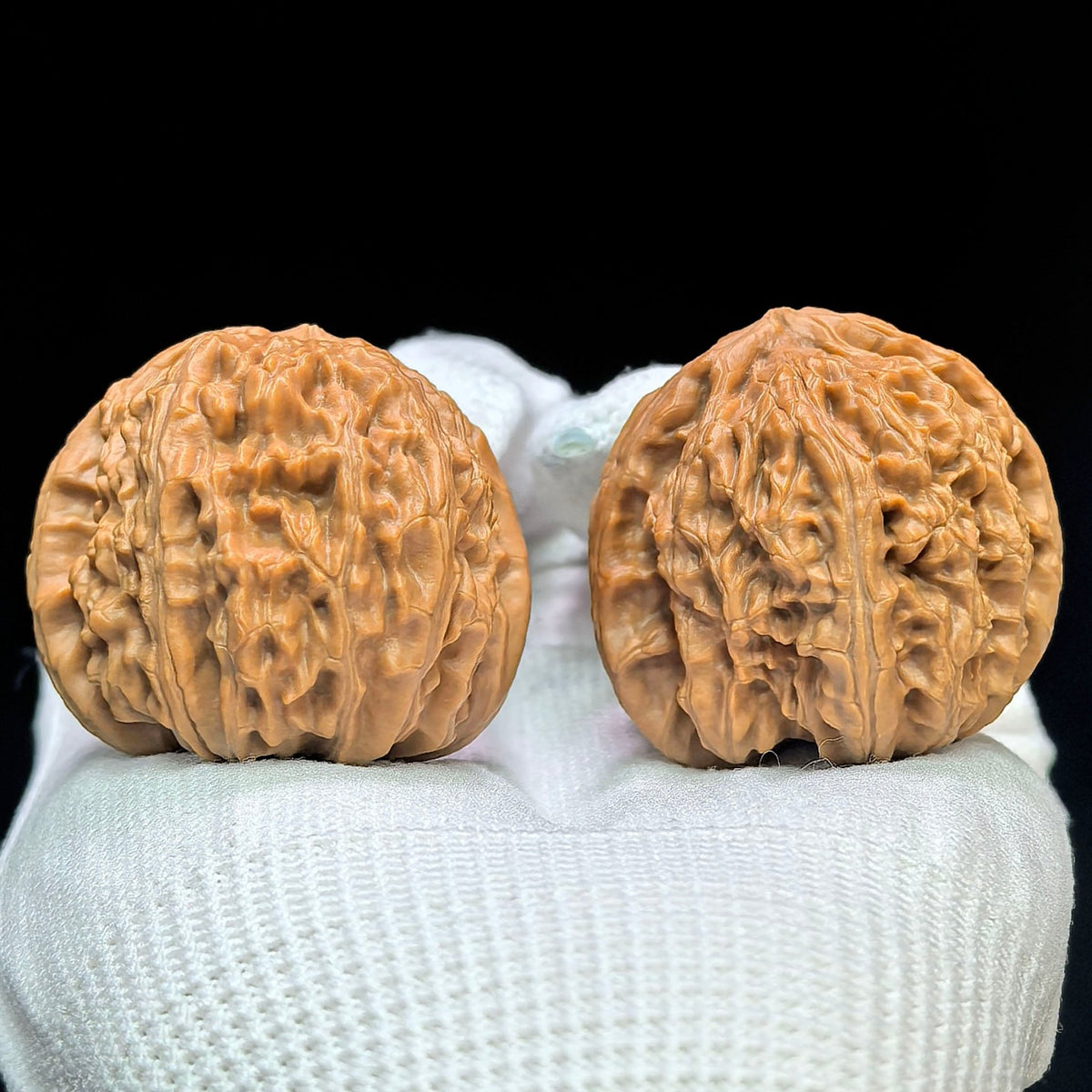 "Triangular Spherical White Lion" Sanjiao Qiuxing Baishizi Low-Profile Wenwan Walnuts Pair | 40.0mm x 40.0mm | BSJ-1502C - ThePatinaProject