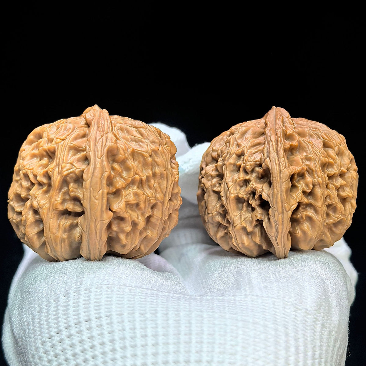 "Triangular Spherical White Lion" Sanjiao Qiuxing Baishizi Low-Profile Wenwan Walnuts Pair | 40.0mm x 40.0mm | BSJ-1502C - ThePatinaProject