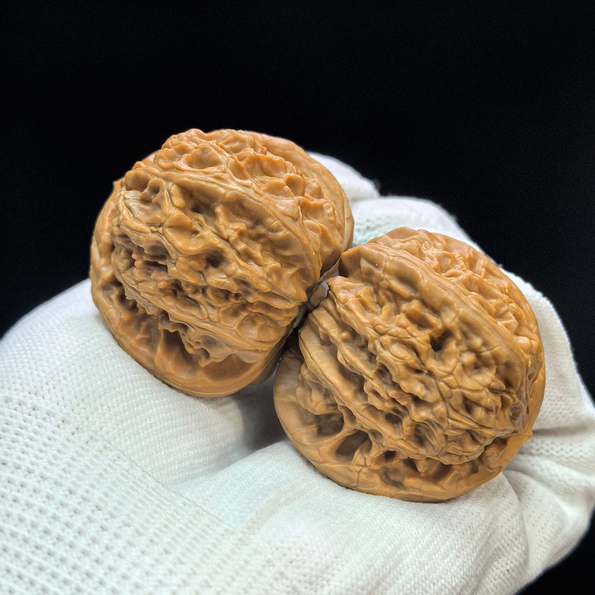 "Triangular Spherical White Lion" Sanjiao Qiuxing Baishizi Low-Profile Wenwan Walnuts Pair | 42.0mm x 44.0mm | BSJ-1501C - ThePatinaProject