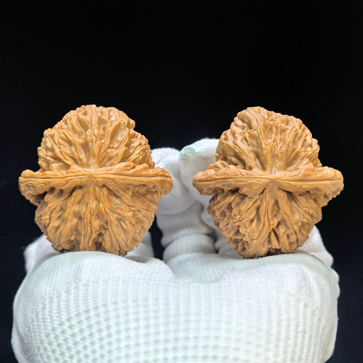 "Triangular Spherical White Lion" Sanjiao Qiuxing Baishizi Low-Profile Wenwan Walnuts Pair | 42.0mm x 44.0mm | BSJ-1501C - ThePatinaProject