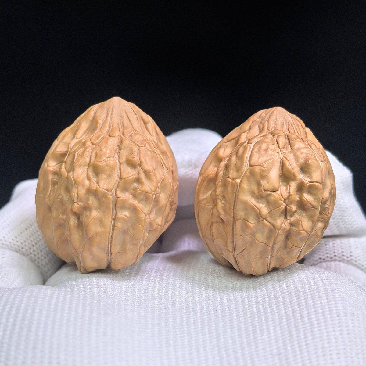 "Twin-Fruit Half-Wall Turtle Shell Grain" Guijiawen Tongguo Banbi Kucha GJW-SY1A0 Classic Wenwan Walnuts Pair | 31.0mm x 34.0mm | GJW-SY1A0 - ThePatinaProject