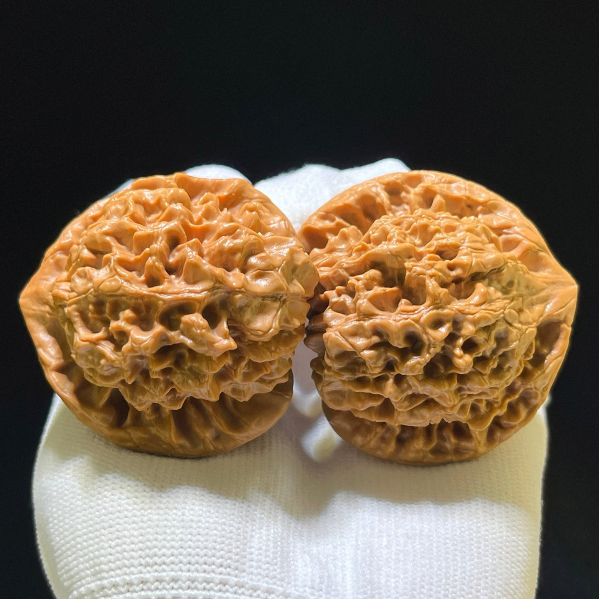 "Wang Yong Big Official Hat" Wang Yong Da Guanmao Wenwan Walnuts Pair | 50.0mm x 44.0mm | DGM-1107 - ThePatinaProject
