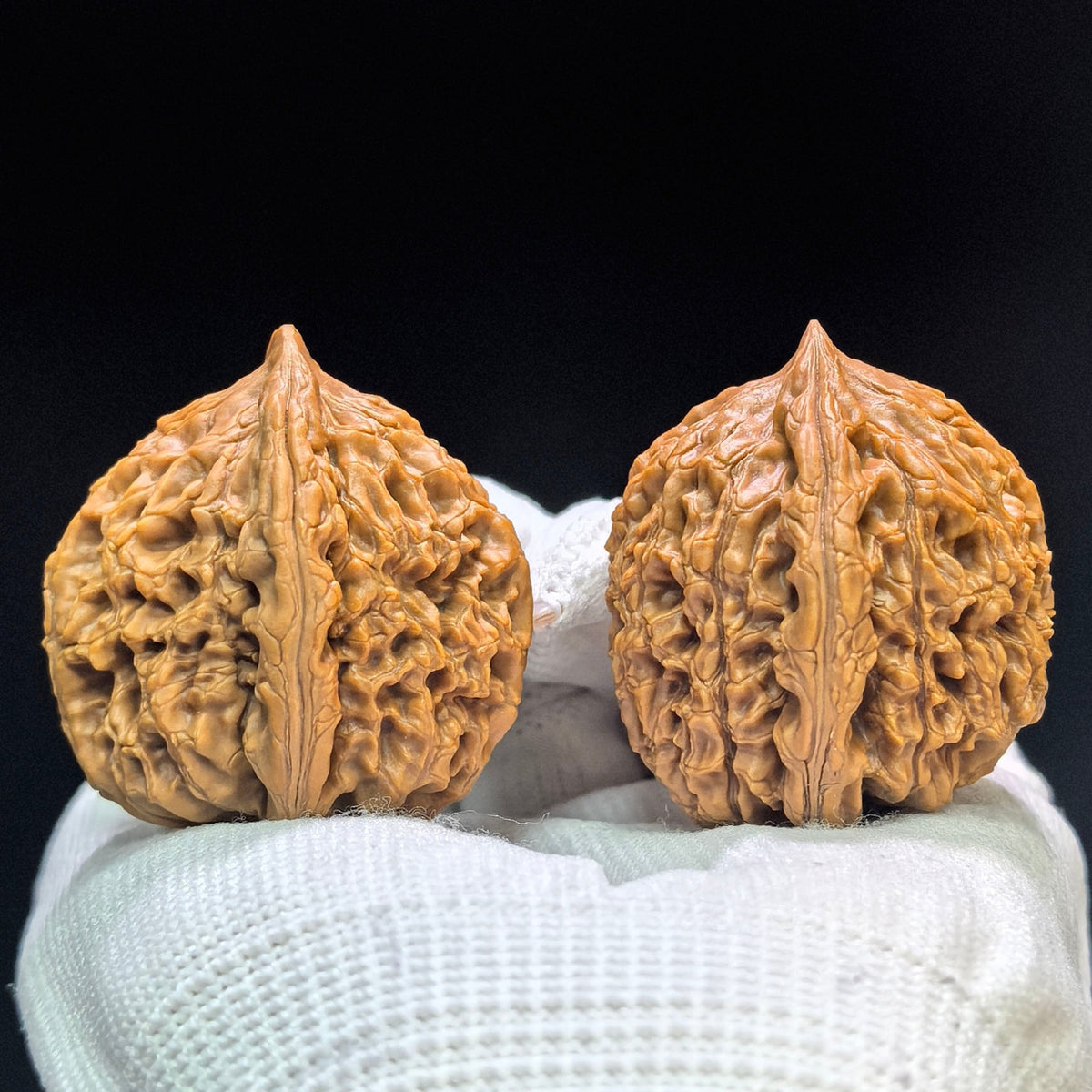 "Water Dragon Grain" Shuilongwen SLW-1601 Classic Wenwan Walnuts Pair | 37.0mm x 38.0mm | SLW-1601 - ThePatinaProject