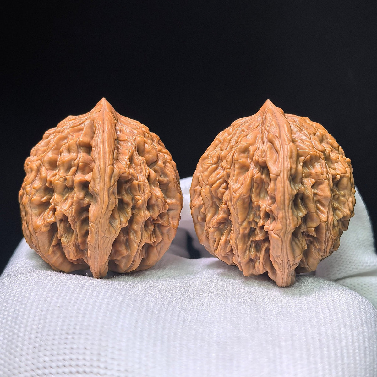 “Wheat-Ear Tigerhead” Maisui Hutou Wenwan Walnut Pair | 38.0mm × 38.0mm | MSHT-1408 - ThePatinaProject