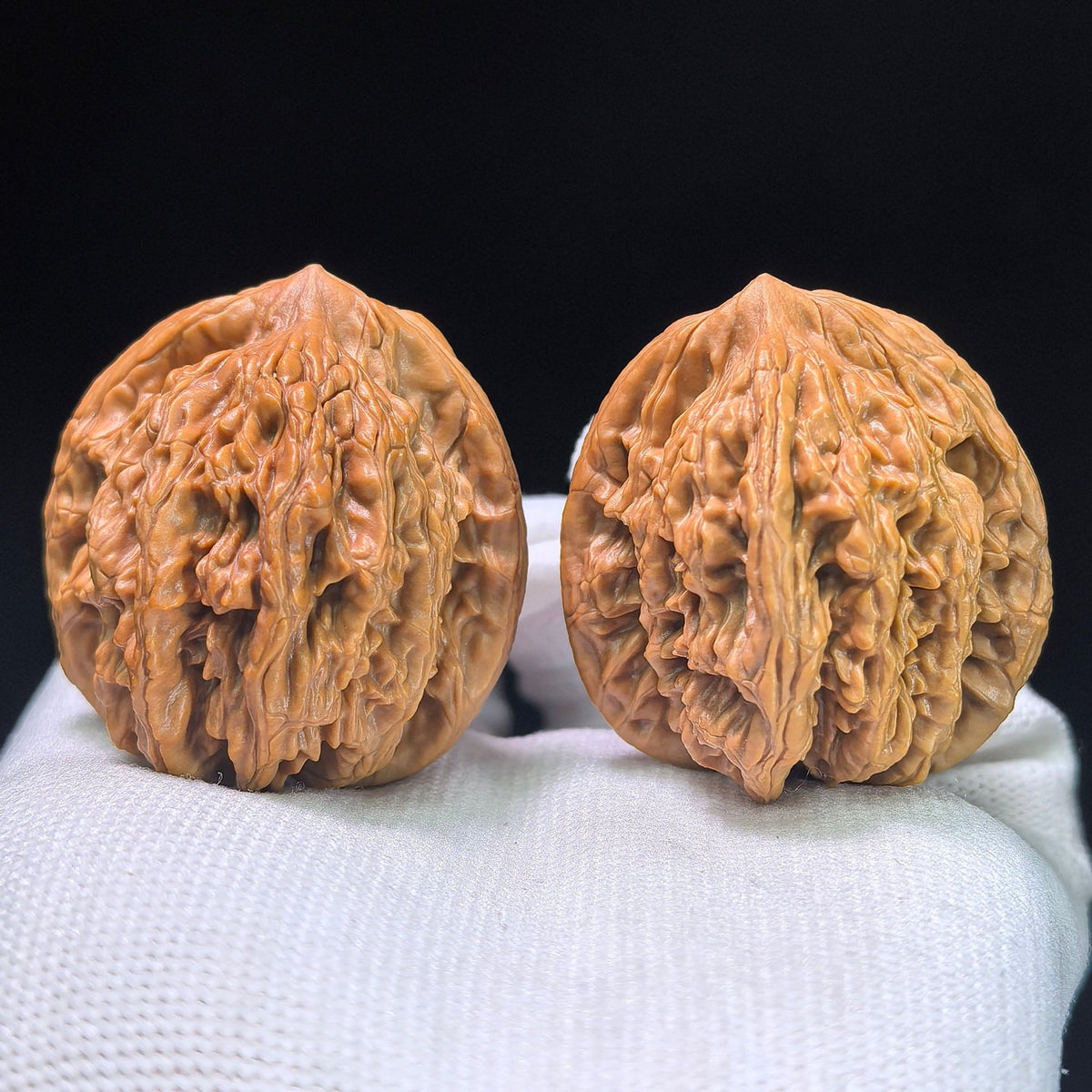 “Wheat-Ear Tigerhead” Maisui Hutou Wenwan Walnut Pair | 38.0mm × 38.0mm | MSHT-1408 - ThePatinaProject