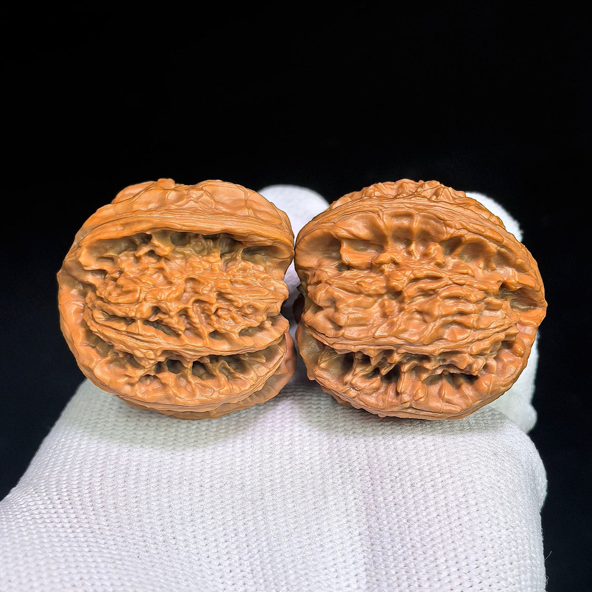 White Lion Three-Ridge Wenwan Walnut Pair — 37.0mm x 39.0mm | BSZSN-1401E - ThePatinaProject