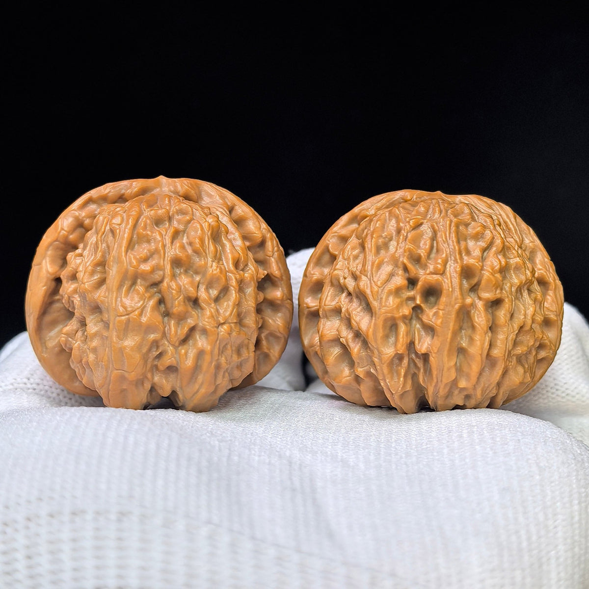 "White Lionhead" Baishizi BSJ-SY1C1 Low-Profile Wenwan Walnuts Pair | 39.0mm x 41.0mm | BSJ-SY1C1 - ThePatinaProject