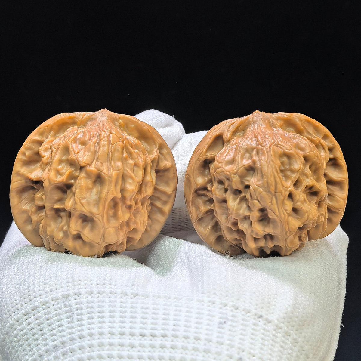 “Wild Wolf” Wenwan Walnuts Pair | Rounded Compact Form | 38.0mm × 38.0mm | YL-1602 - ThePatinaProject