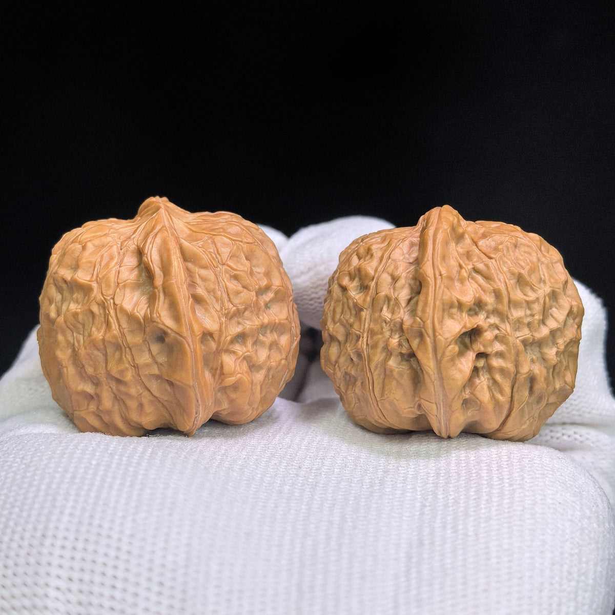 "Xiao Nan Gua Ao Di Zuo Shan Diao" NGDZSD-CG1A8E Collector Lineage Wenwan Walnuts Pair | 38.0mm x 38.0mm | Stock ID: NGDZSD-CG1A8E - ThePatinaProject