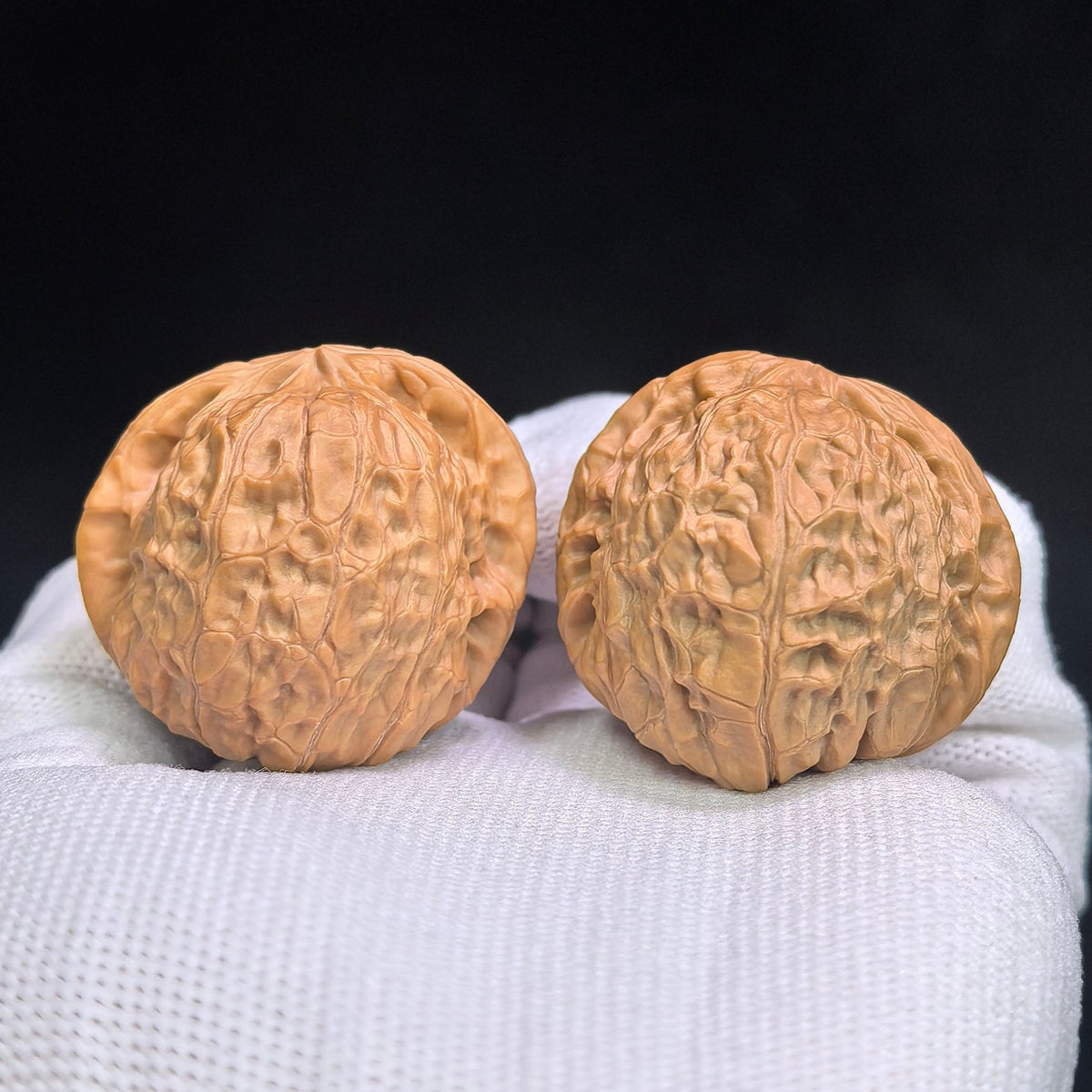 "Xiao Nan Gua Ao Di Zuo Shan Diao" NGDZSD-CG1A8E Collector Lineage Wenwan Walnuts Pair | 38.0mm x 38.0mm | Stock ID: NGDZSD-CG1A8E - ThePatinaProject