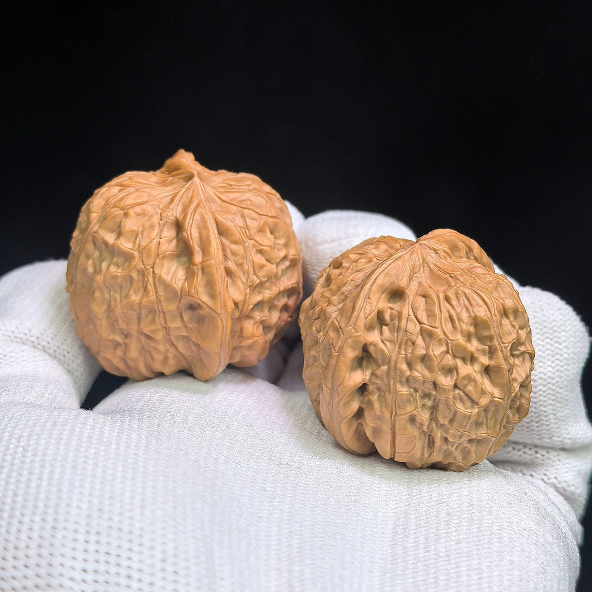 "Xiao Nan Gua Ao Di Zuo Shan Diao" NGDZSD-CG1A8E Collector Lineage Wenwan Walnuts Pair | 38.0mm x 38.0mm | Stock ID: NGDZSD-CG1A8E - ThePatinaProject