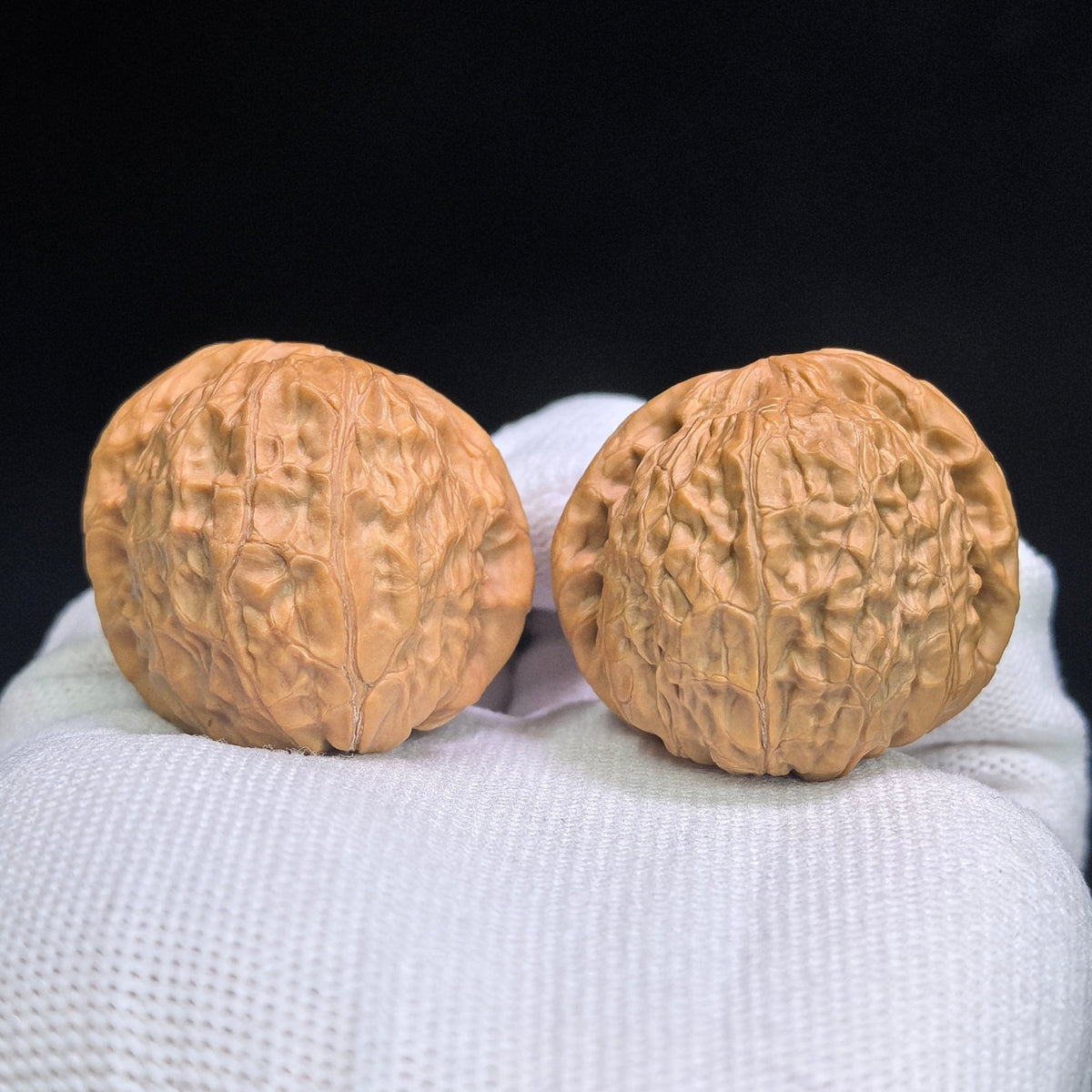 "Xiao Nan Gua Ao Di Zuo Shan Diao" NGDZSD-CG1A8E Collector Lineage Wenwan Walnuts Pair | 38.0mm x 38.0mm | Stock ID: NGDZSD-CG1A8E - ThePatinaProject