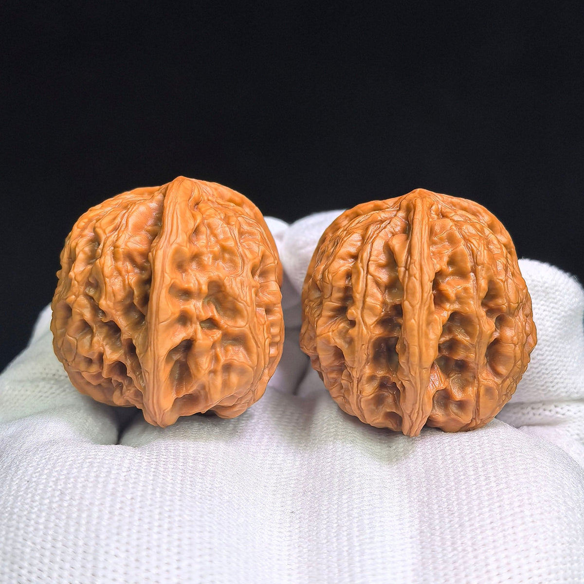 "Yu Hua Shi San Leng Ben" YHSSN-CG1A3E Mutational Lineage Wenwan Walnuts Pair | 37.0mm x 37.0mm | Stock ID: YHSSN-CG1A3E - ThePatinaProject