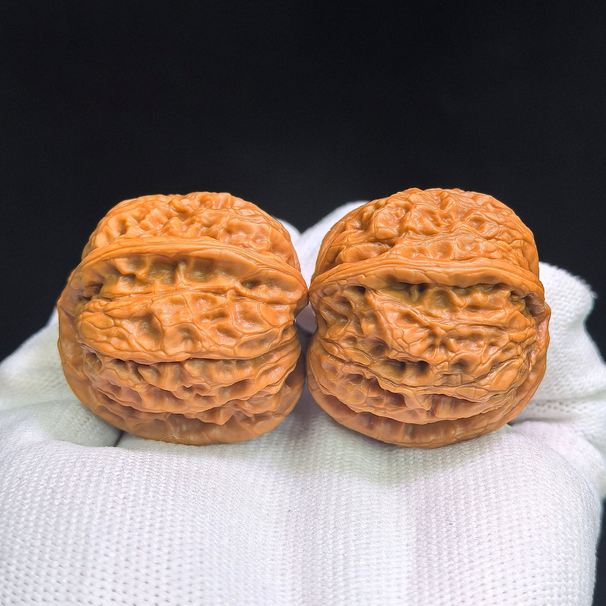 "Yu Hua Shi San Leng Ben" YHSSN-CG1A3E Mutational Lineage Wenwan Walnuts Pair | 37.0mm x 37.0mm | Stock ID: YHSSN-CG1A3E - ThePatinaProject