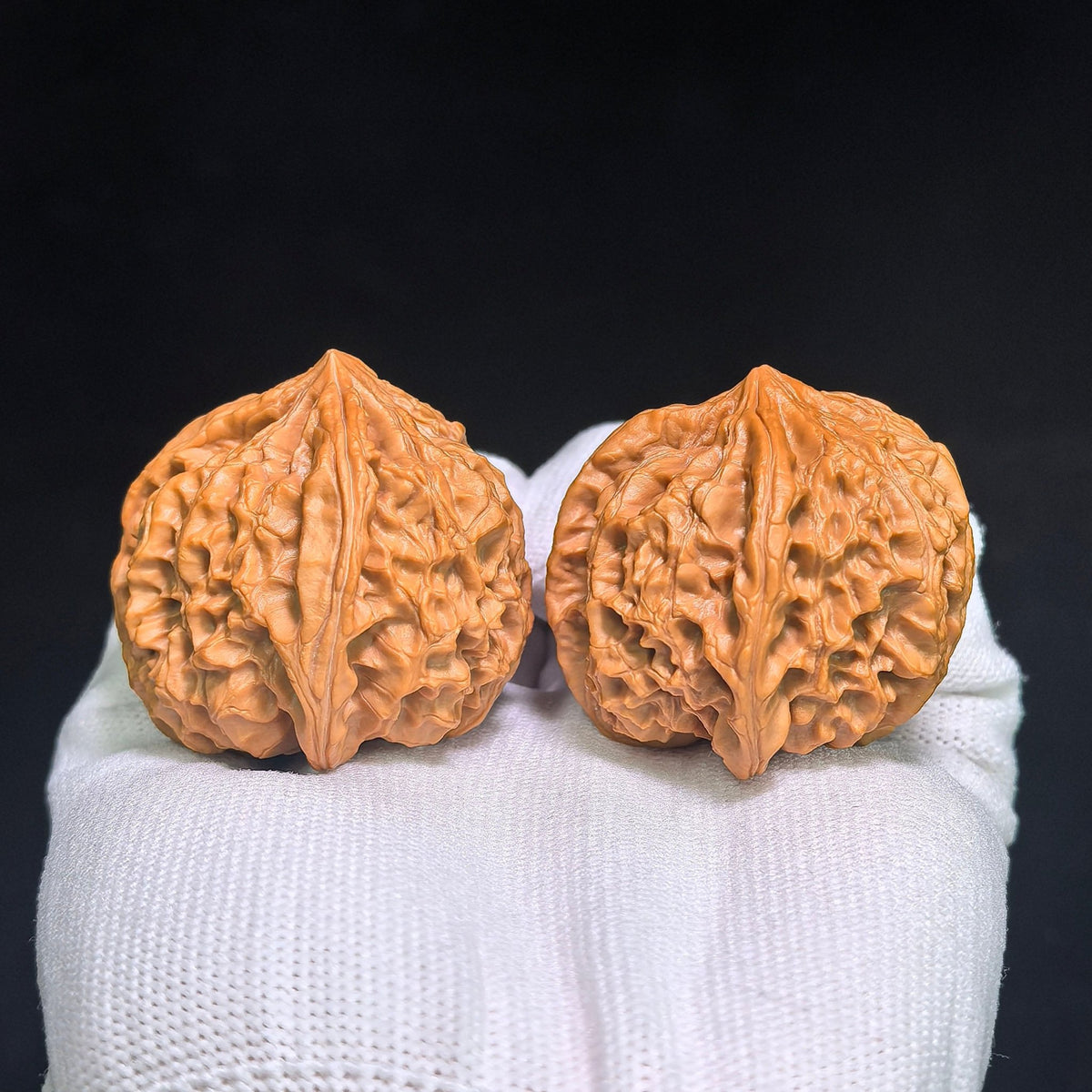 "Yu Xi San Leng" TYXSN-CG1A2E Collector Lineage 3-Ribbed Wenwan Walnuts Pair | 42.0mm x 42.0mm | Stock ID: TYXSN-CG1A2E - ThePatinaProject